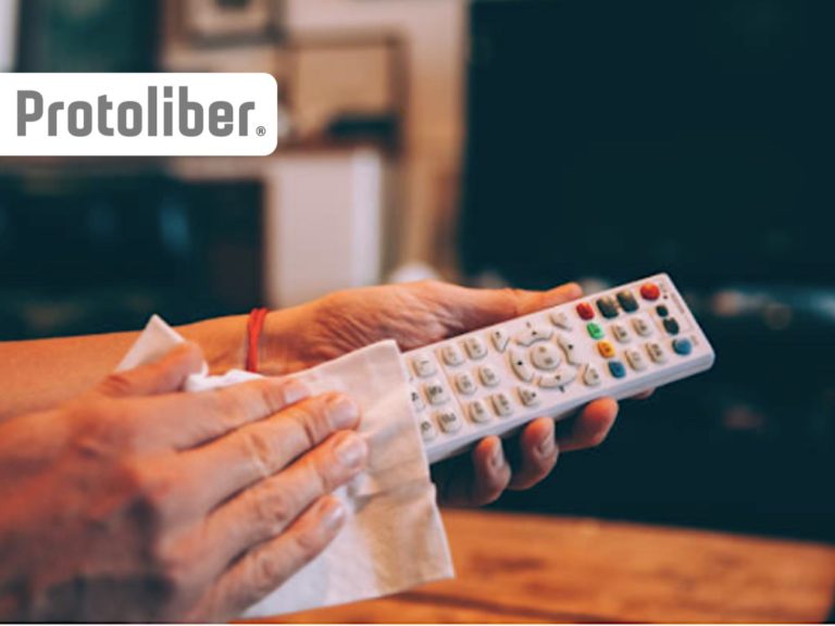 Usa las toallas desinfectantes Protoliber para mantener tu control remoto libre de gérmenes